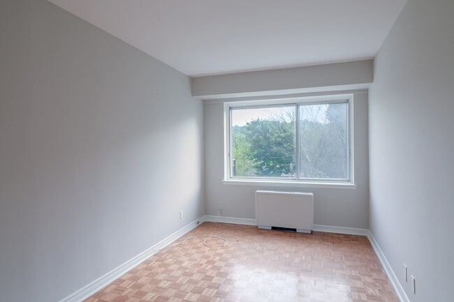 Building Photo - 4555 Av. Bonavista