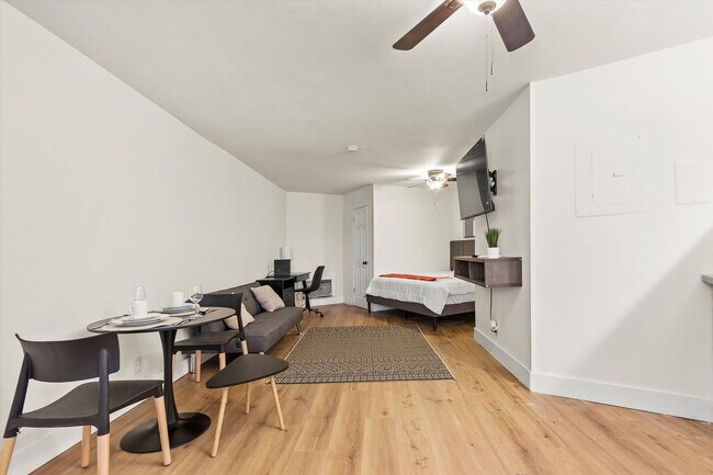 Foto del edificio - 3801 SW Triana Blvd