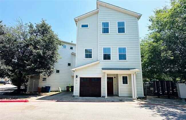 Building Photo - 2716 Halcyon Dr