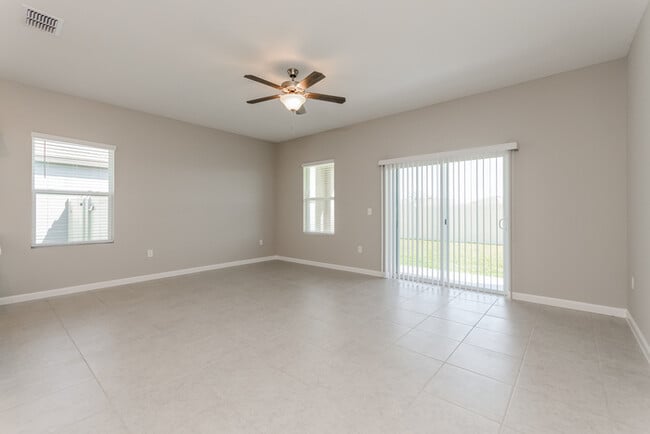 Building Photo - 320 Kenilworth Dr