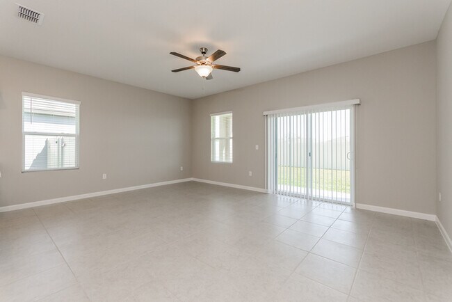 Building Photo - 352 Kenilworth Dr