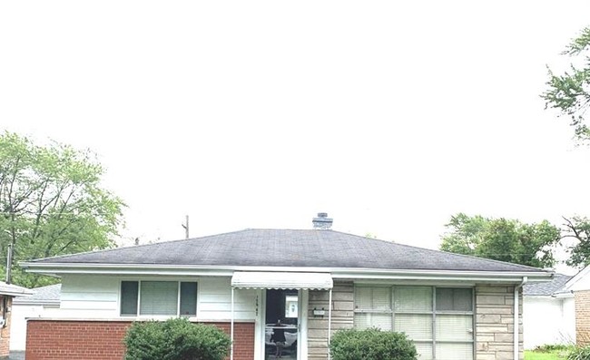 Building Photo - 17947 Wildwood Ave