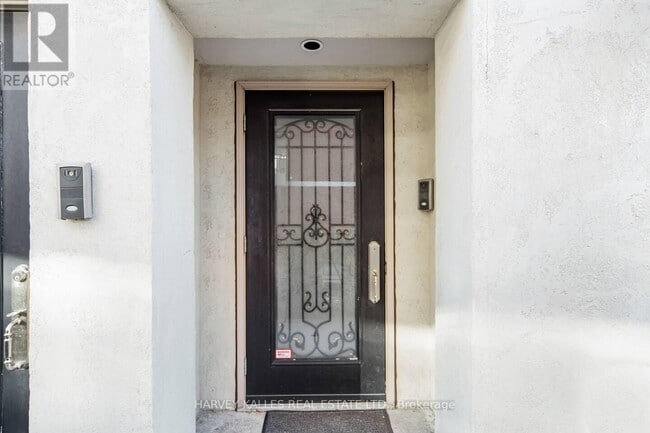 Building Photo - 241 St Clair Ave W