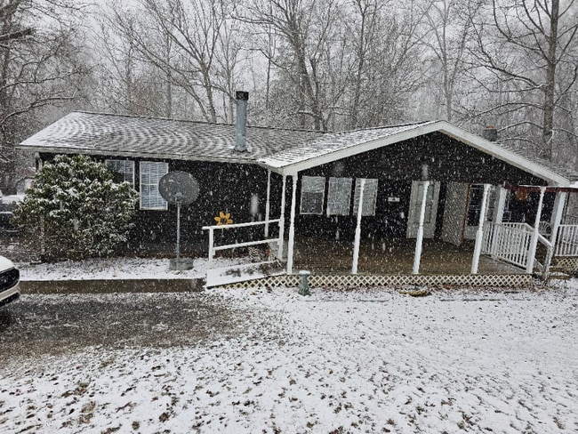 Building Photo - 1574 Armstrong Rd