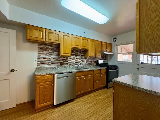 Foto del edificio - Charming 3 Bedroom/2 Bathroom Townhome in West Edmondale, MD! 25% off first month’s rent