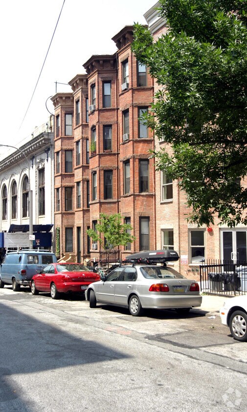 Primary Photo - 595 President St