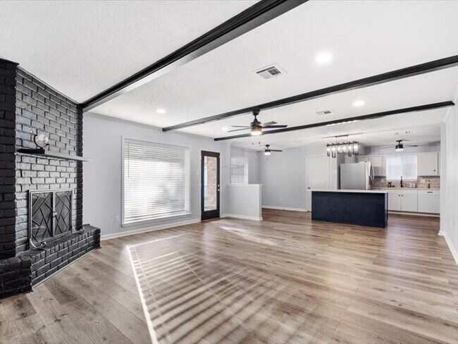 Foto del edificio - 12615 Pine Bough Ln