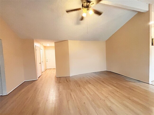 Foto del edificio - 1019 Three Forks Dr