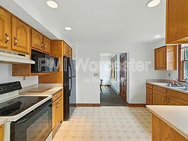 Foto del edificio - 178 Massasoit Rd