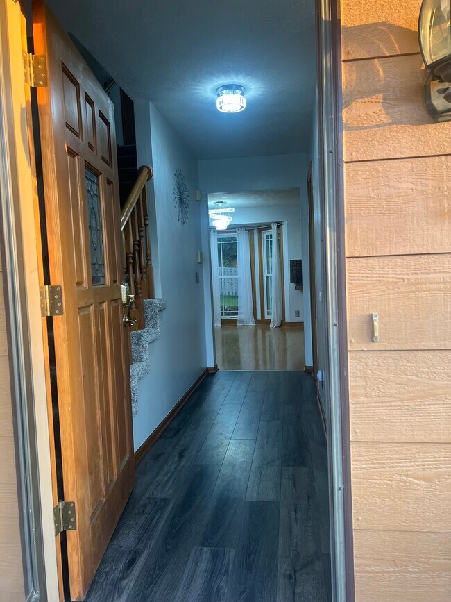 Building Photo - 16911 Holmes Cir