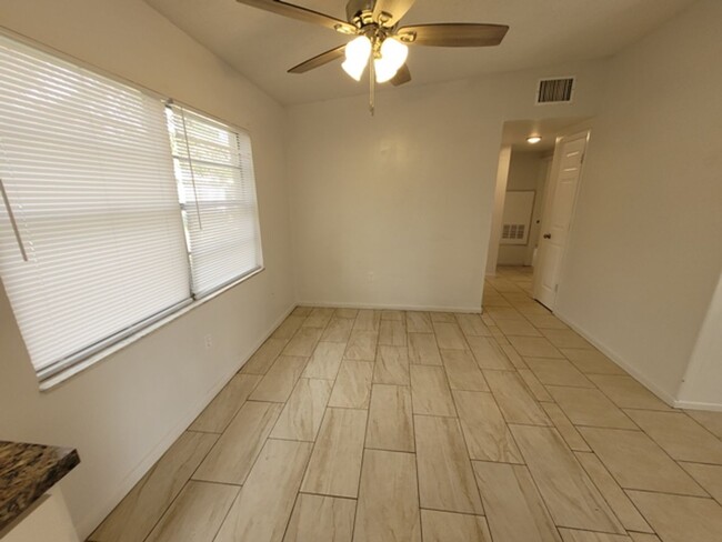 Foto del edificio - Completely Remodeled 3/1 in Orlando with C...