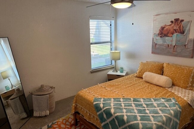 Building Photo - Quail Hollow Apartments