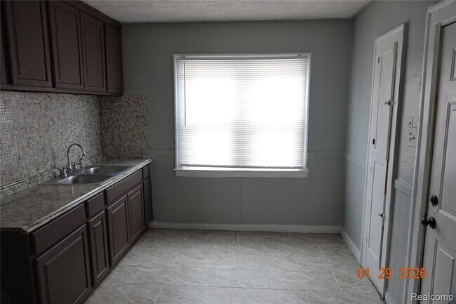 Foto del edificio - 15444 Appoline St