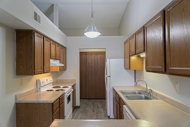 Marblehead - Kitchen - Oxford Place Apartments