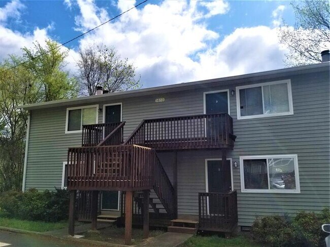 Building Photo - 1418 Riverview Rd