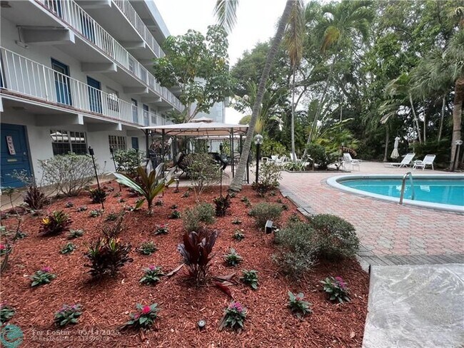 Foto del edificio - 1407 NE 56th St