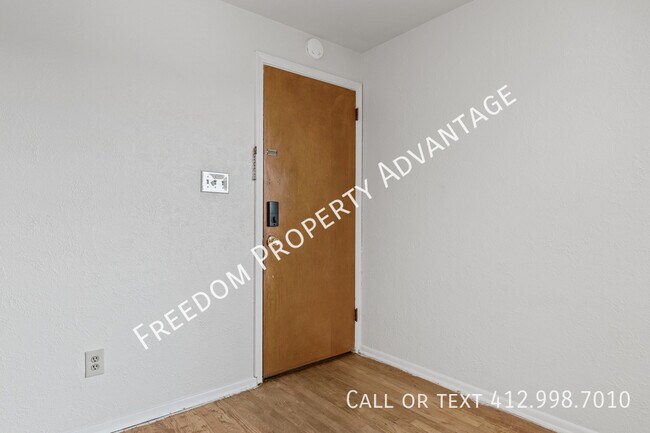 Foto del edificio - 120 E Garden Rd