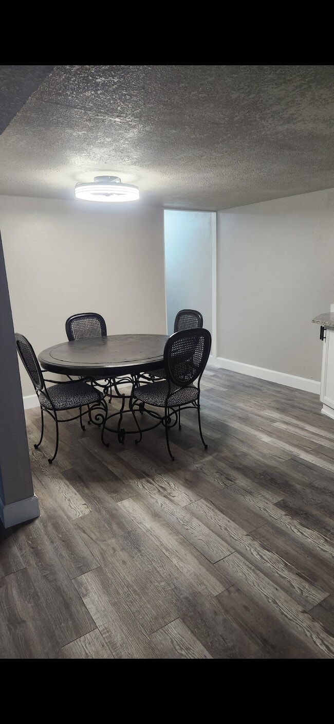 Foto del edificio - 3204 W Beach St