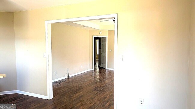 Foto del edificio - 210 Strawbridge Ln