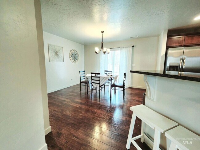 Foto del edificio - Welcome Home - 4 Bedroom 2.5 bath Home in ...