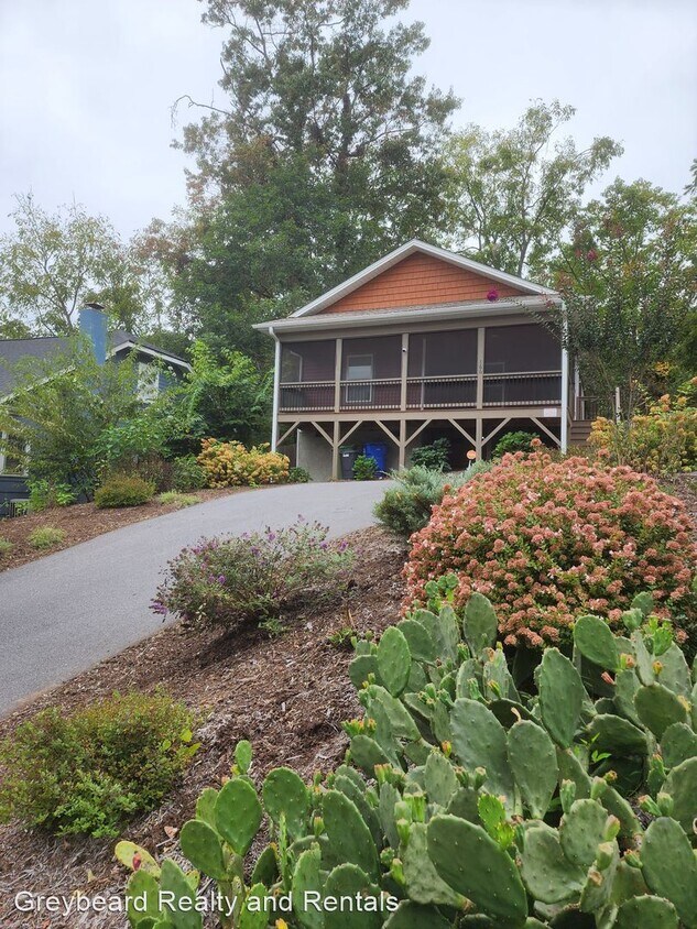Primary Photo - 3 br, 2 bath House - 166 Laurel Loop