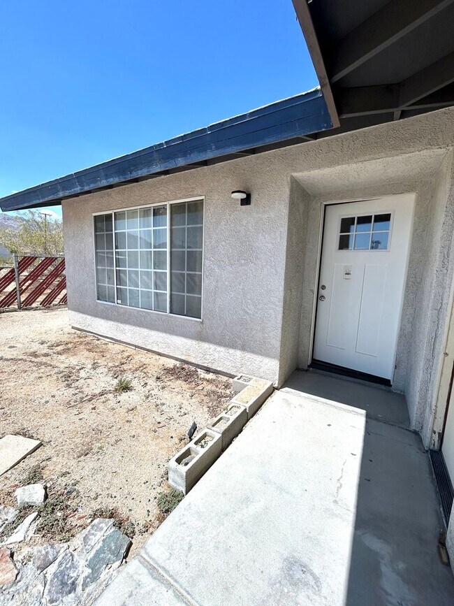 Foto del edificio - Newly Renovated 2 Bedroom in a Quiet Neighborhood