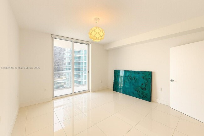Foto del edificio - 79 SW 12th St