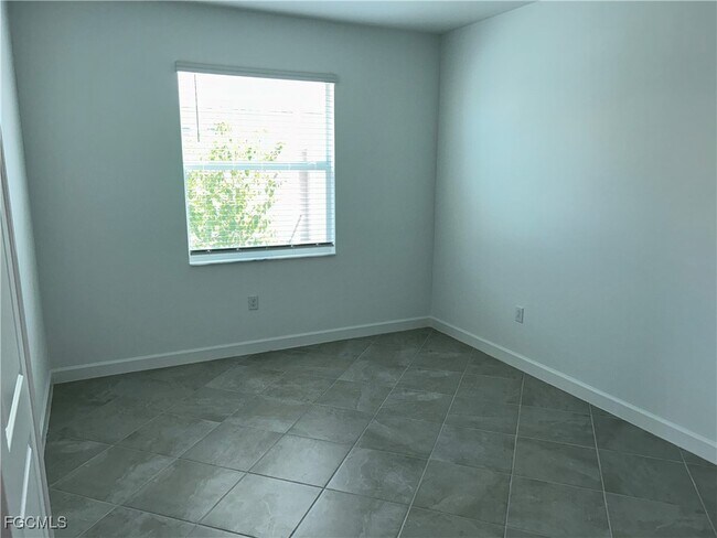 Building Photo - 20651 Hazelnut Ct