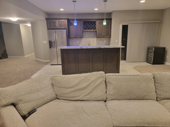 Building Photo - 605 NE Dellwood Dr