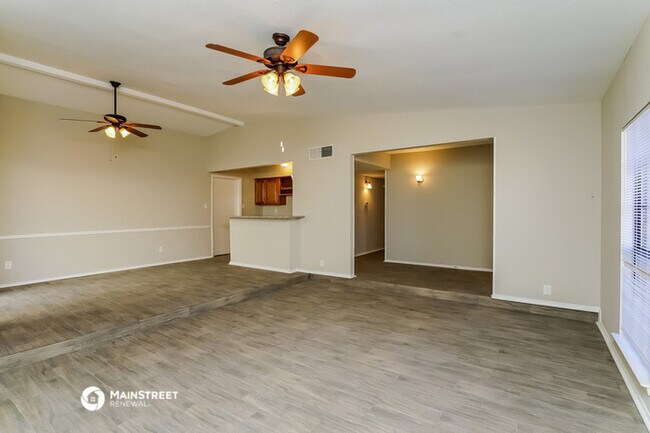 Building Photo - 2837 Carnaby Ln