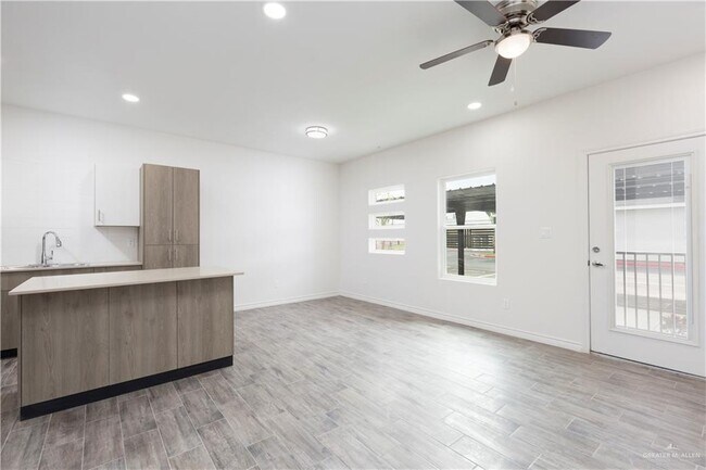Foto del edificio - 815 N 15th Pl