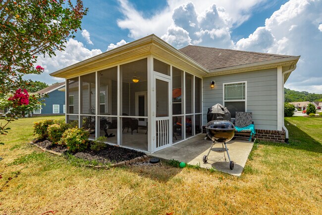 Building Photo - 2340 Waterhaven Dr