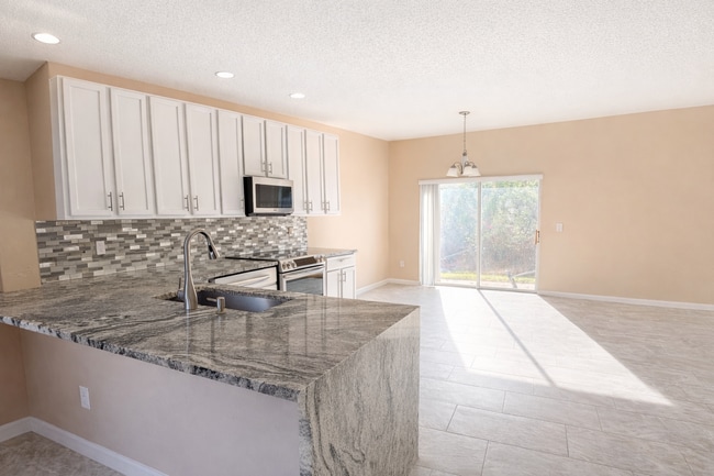 Building Photo - 819 Pine Pointe Ln