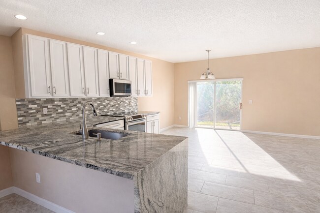 Foto del edificio - 819 Pine Pointe Ln