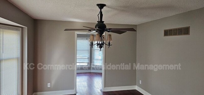 Building Photo - 608 NW Springwood Dr