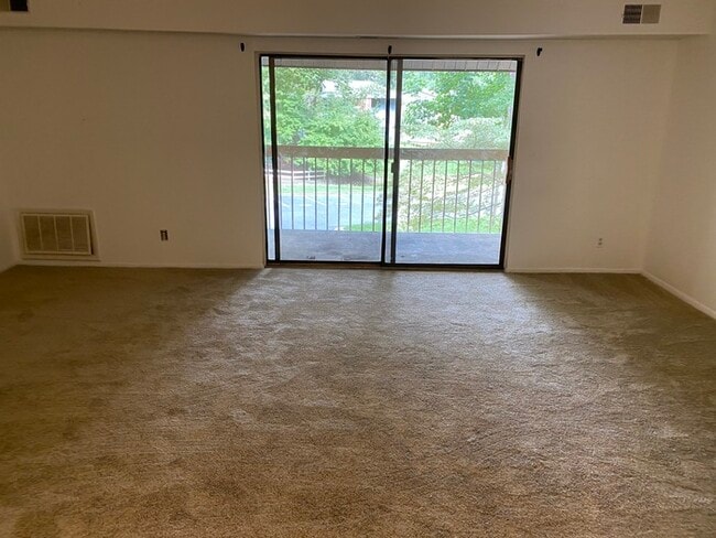 Building Photo - 1110 Schaub Dr