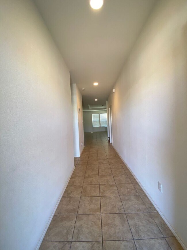 Foto del edificio - Need space? Huge 2 story home in Trimmier Estates!