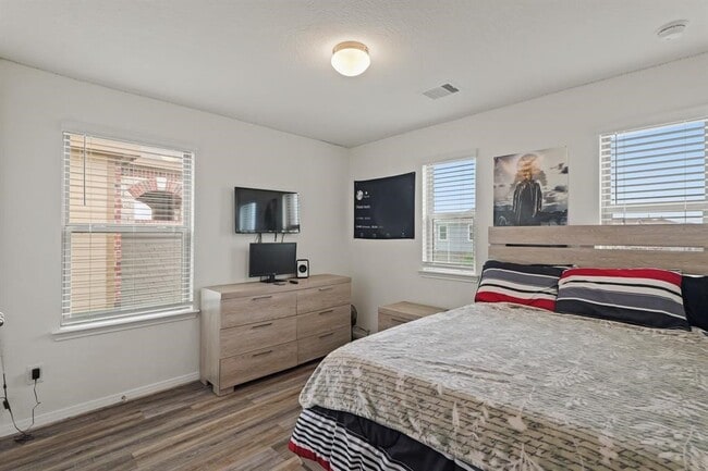 Building Photo - 4826 Hickory Deer Ln