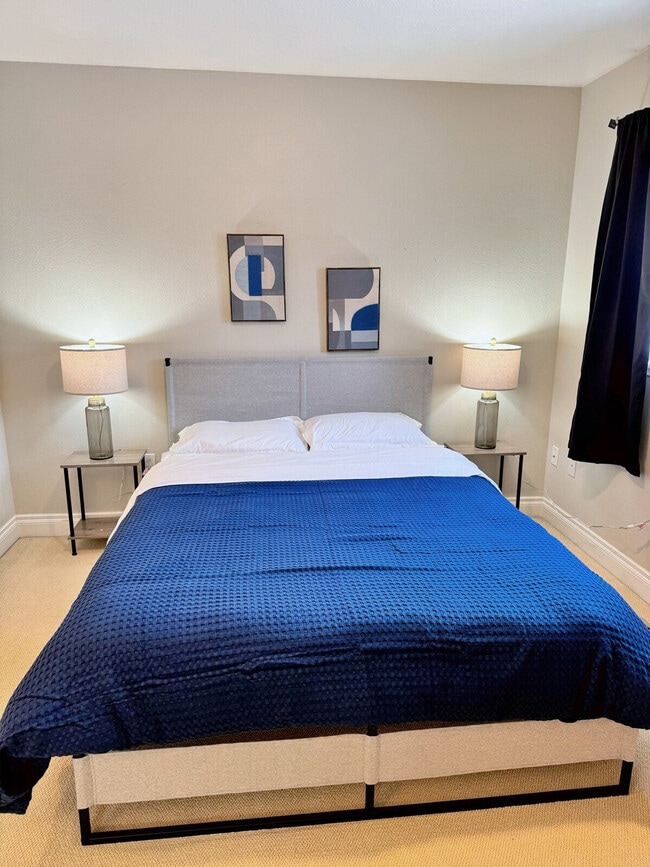 Building Photo - 319 W 12th Ave