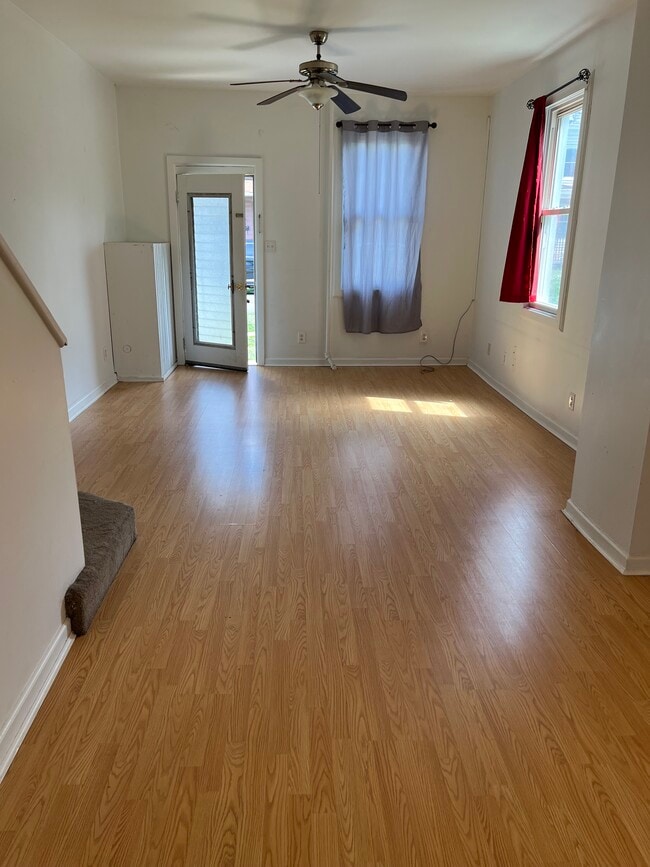 Living Room - 916 Norwood St