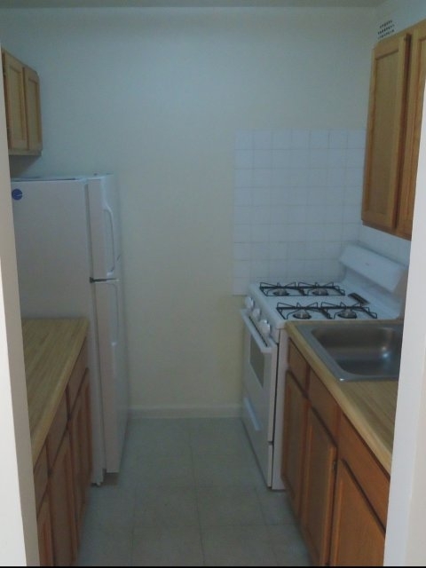 Kitchen - 626 E 141st St