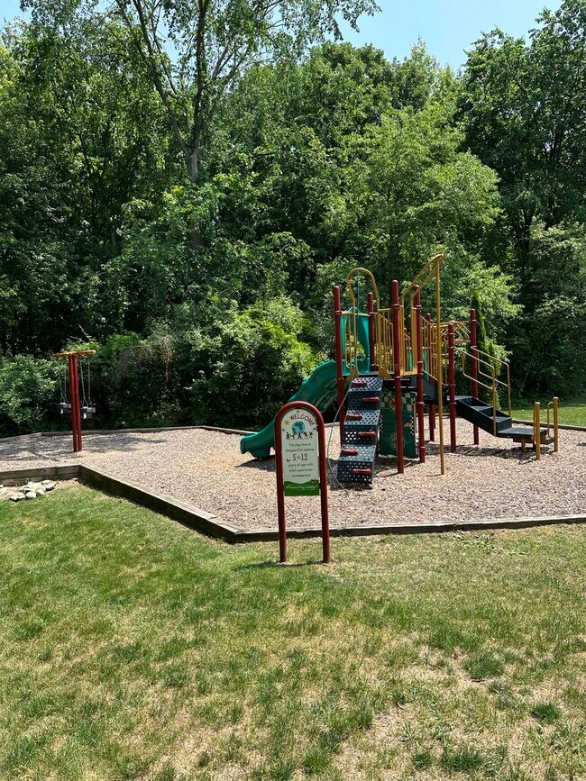 Building Photo - 44857 Marigold Dr