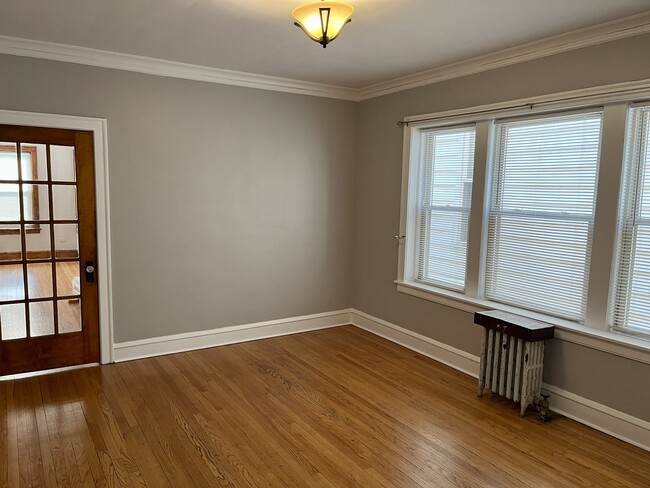 Dining Room - 4344 N Albany Ave