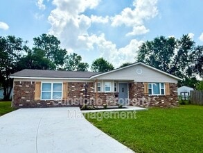 Building Photo - 305 N Dogwood St