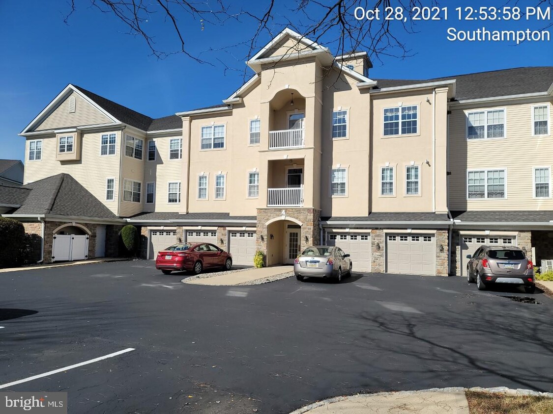 Foto principal - 4 Falcon Dr