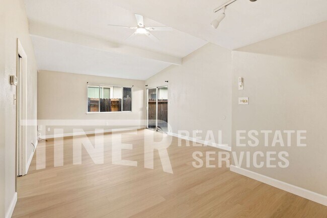 Foto del edificio - 4911 Douvan Ct