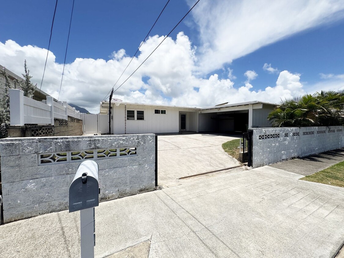 Primary Photo - Pet Friendly Kailua House with Solar Hot W...
