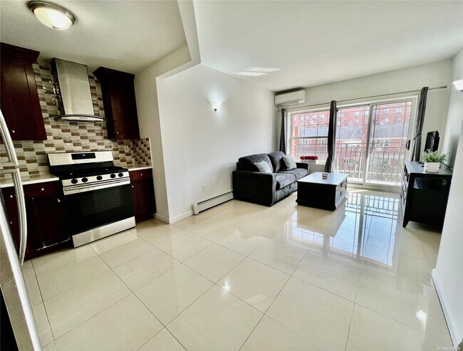 Foto del edificio - 71-66 Parsons Blvd