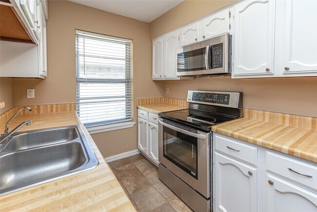 Foto del edificio - 16778 Glen Eagle Dr N