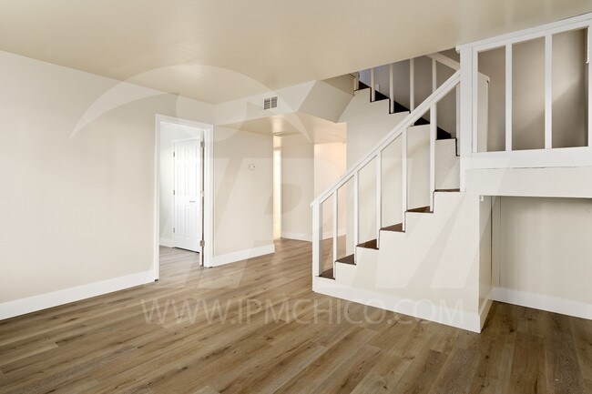 Foto del edificio - 1119 W Sacramento Ave